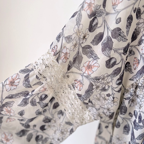 bishop + young blouse - Picture 4 of 5